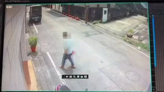 潘女生前行經該路段，走路搖晃疑似喝醉酒。民眾提供