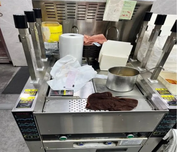 員工私人物品擺放在工作場所。北市衛生局提供