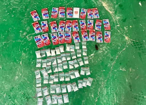 到摩鐵開毒趴遇警臨檢！開車的他瞬間變臉　警盤查揪出134包毒品