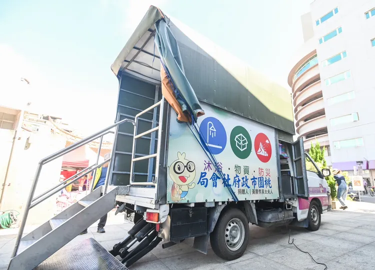桃園市街友好桃沐浴車。桃園市府提供