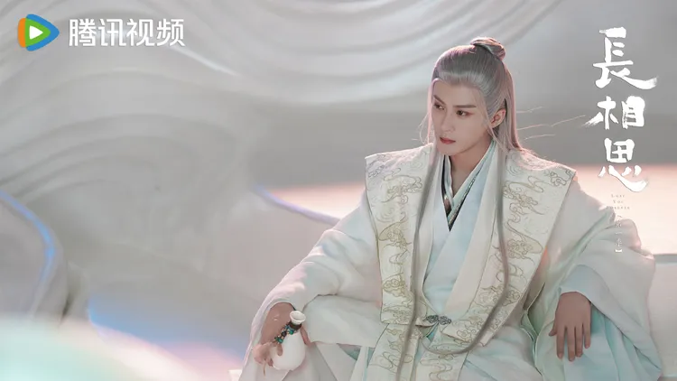 檀健次以《長相思》相柳一角人氣急升。