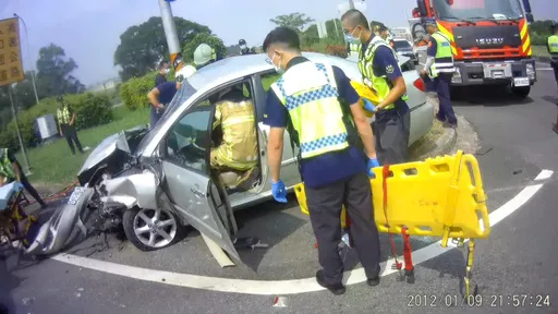 國道重大車禍 2車撞成廢鐵!父身亡、6歲女受傷