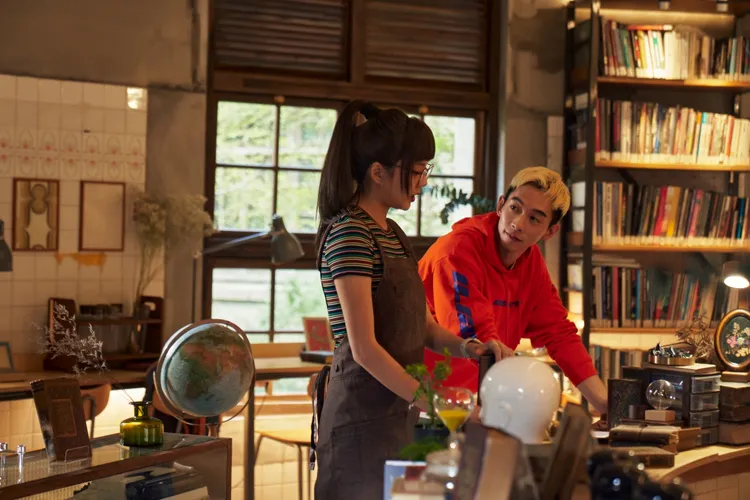 王可元（右）、余思霆劇中飾演殺手集團小幫手，有不少對手戲。 發起日影視提供