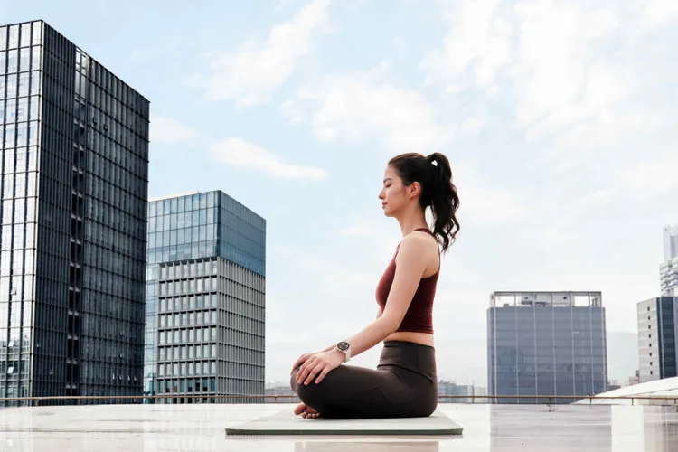 Garmin Venu 3新增冥想指南，可隨心情選擇不同主題，以手錶直接播放音樂、人聲、影片三種引導方式進行身心鍛鍊。Garmin提供