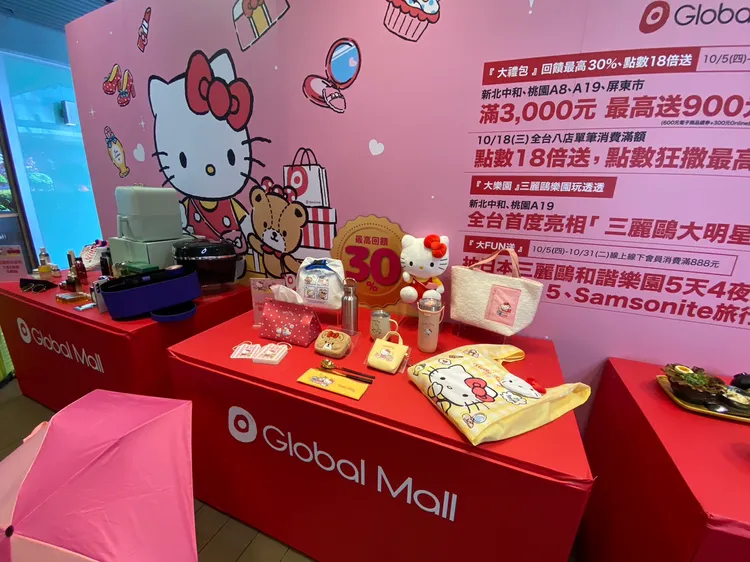 線上、線下單筆消費滿888元即可獲得一次抽獎機會，可抽日本遊、iPhone15。陳怡文攝