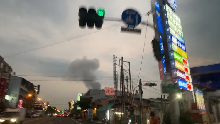 遠在5公里外可見。取自記者爆料網