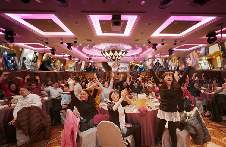 【台北福華大飯店】宴會廳的環繞投影設備營造超嗨氣氛