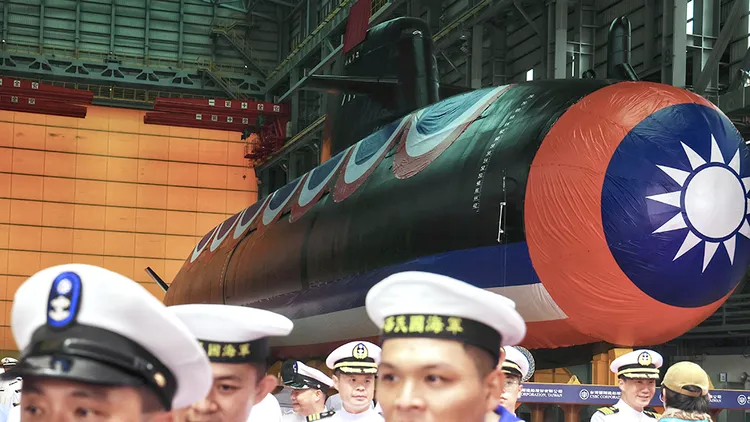 第一艘國造潛艦「海鯤號」今天舉行命名下水儀式。林林攝