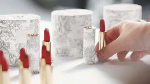 陶瓷外殼+18K金頂蓋 Dior絕美高訂唇膏根本唇彩「天花板」