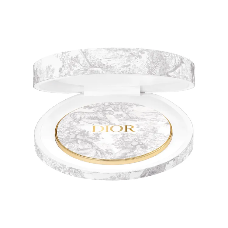 Dior高訂非凡化妝鏡，1萬800元。品牌提供