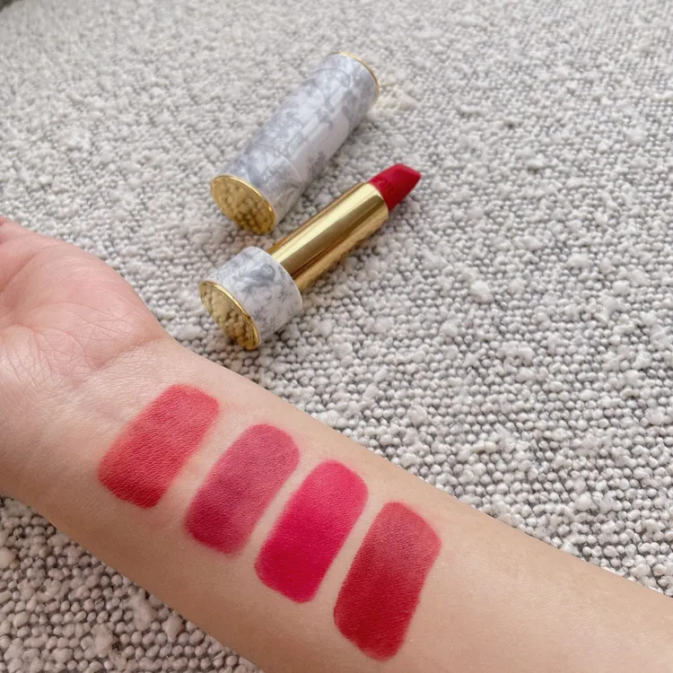 Dior高訂非凡唇膏試色（左至右）#002高訂玫瑰、#005高訂薔薇、#007高訂嫣紅、#010高訂紅棕。張家玲攝