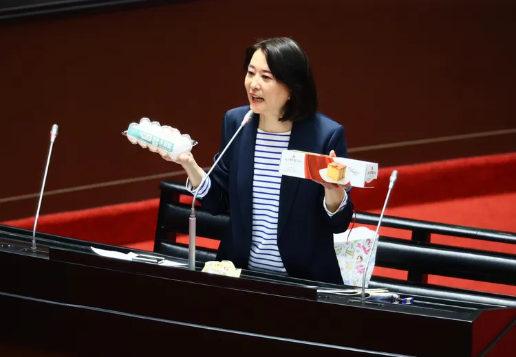 王鴻薇質詢。彭欣偉攝