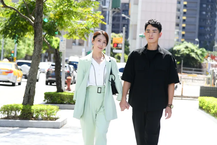 林昀希挑戰一人分飾兩角，直喊受夠了。三立提供