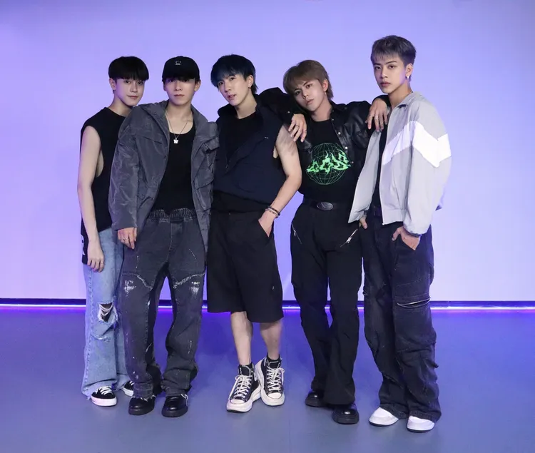 ＡLL IN 5初盼累積更多舞台經驗回報支持他們的粉絲們。必應創造提供