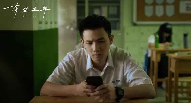 謝展榮玩網路交友軟體結識孫可芳，戲外的他則從未嘗試過網路交友。八大提供