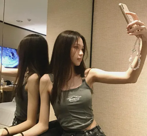 金曲貝斯手撞臉牛郎羅蘭　16歲愛女照片曝光美成這樣