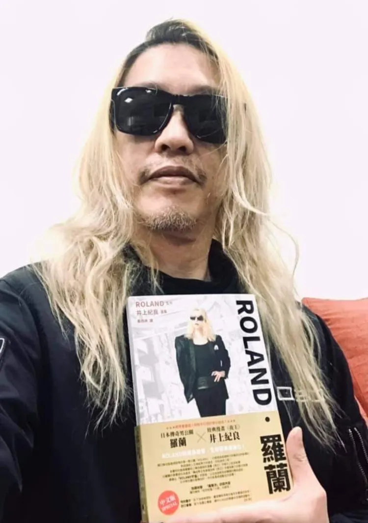 金曲獎最佳樂團「董事長樂團」鈞董撞臉羅蘭。獨一無二娛樂文化提供