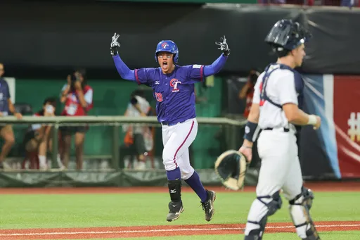 U18世界盃王念好被抗議球棒不符規定 換棒後立馬開轟!中華隊3比0完封美國