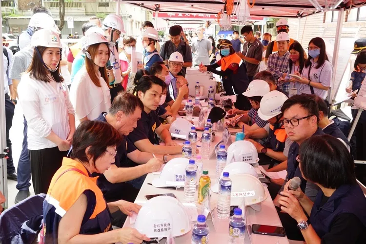 台北市長蔣萬安今日在案發現場召開跨局處會議。北市府提供