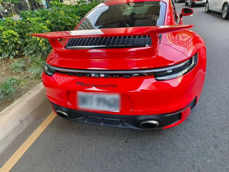 這台保時捷Carrera GTS跑車要價870萬元。民眾提供