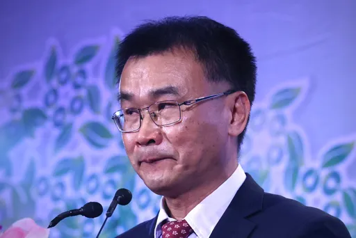 陳吉仲哭了!鞠躬3次吐真心話:若他幫忙雞蛋「今天就不會這樣了」