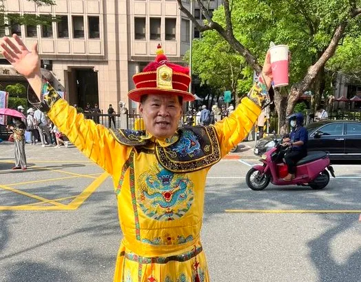 藍信祺被無保請回。(圖/翻攝藍信祺臉書)