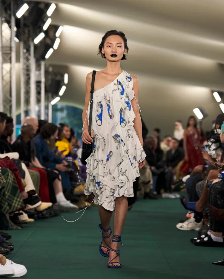 BURBERRY本季呈現出更年輕的形象。品牌提供