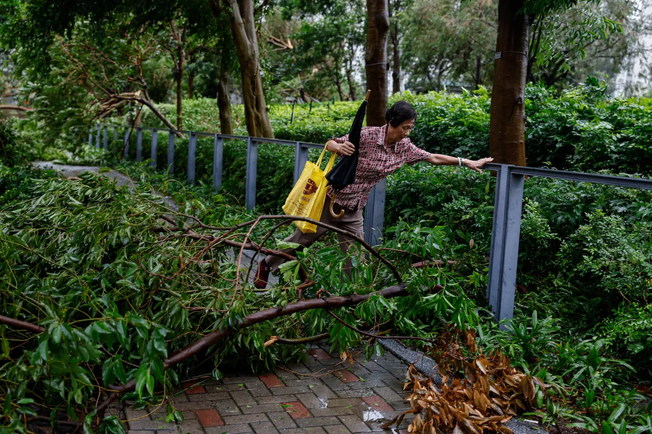 蘇拉在香港造成75人受傷。路透社