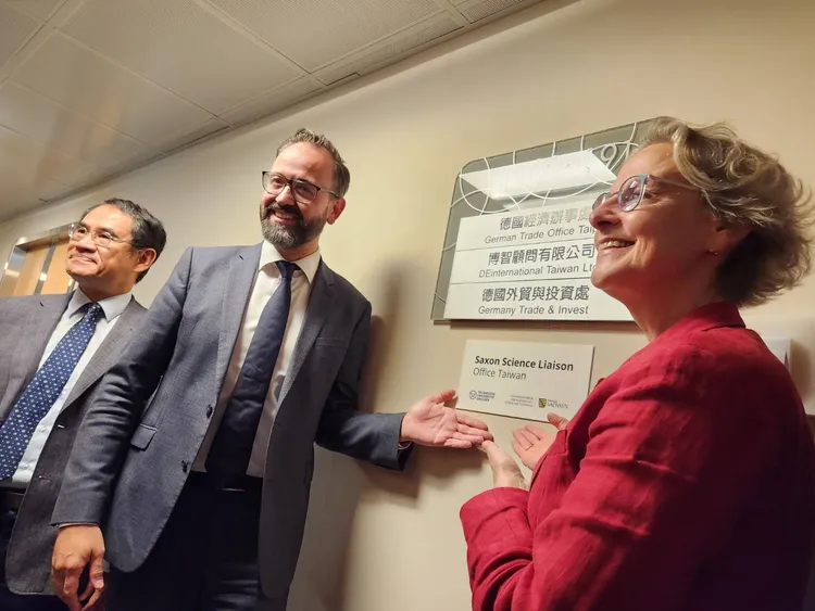 「德國薩克森邦科技處駐台辦事處」今天揭牌。施智齡攝