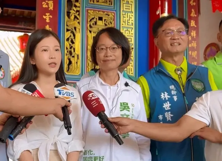 鄭家純說，希望能幫助吳音寧在明年1月的選舉「戰勝謝家、翻轉彰化、高票當選」。吳音寧服務處提供