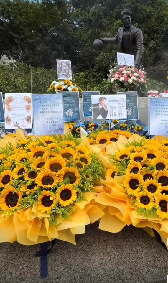 高以翔墓園擺放了向日葵花束。翻攝高宇橋臉書