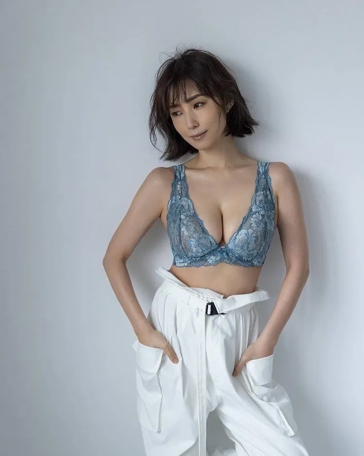 Megumi在2月時拍內衣廣告。