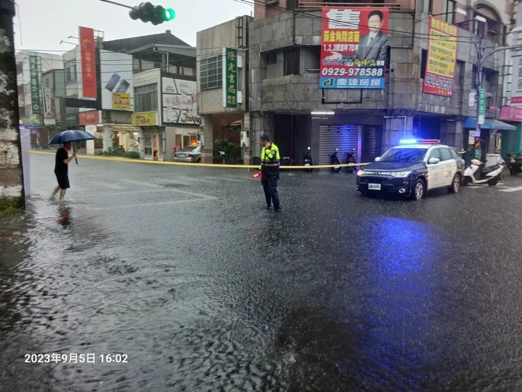 警方拉起封鎖線管制通行。警方提供