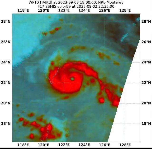 氣象粉專分享海葵颱風最新的結構掃描，呼籲登陸點周邊請預防猛烈風勢。翻攝《台灣颱風論壇｜天氣特急》氣象粉專