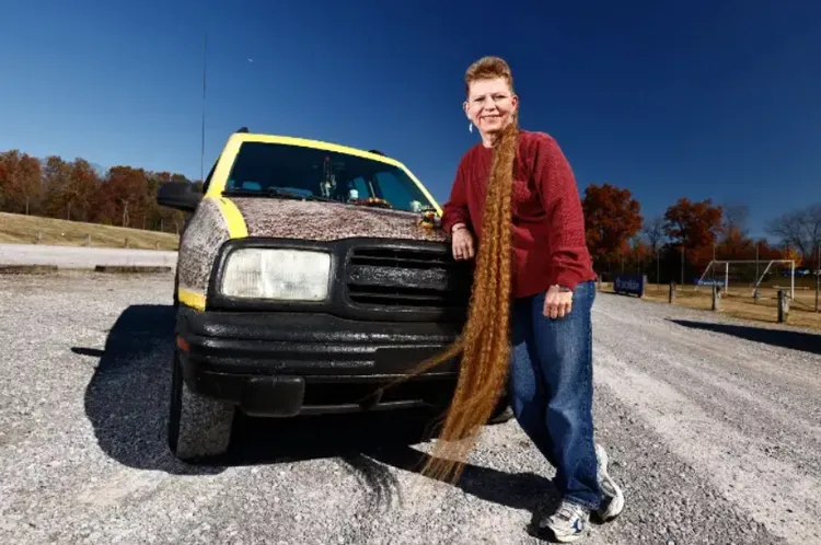 曼尼斯的頭髮長度比自己身高還要長。翻攝金氏世界紀錄官網