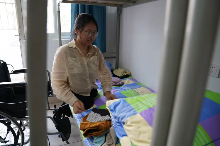 蔣張子怡與母親有單獨的宿舍。新華社