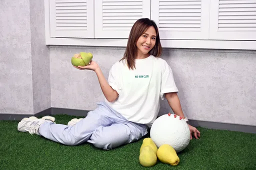 梁文音在直播「接生」 狂扭動:用力就快出來了