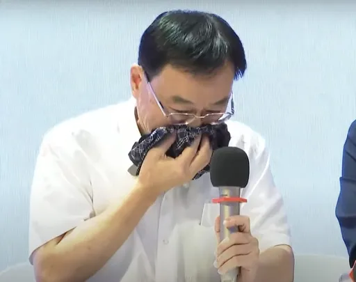 基泰總座講「1坪換1坪」激動落淚 問「有比這樣更願意負責的公司嗎?」