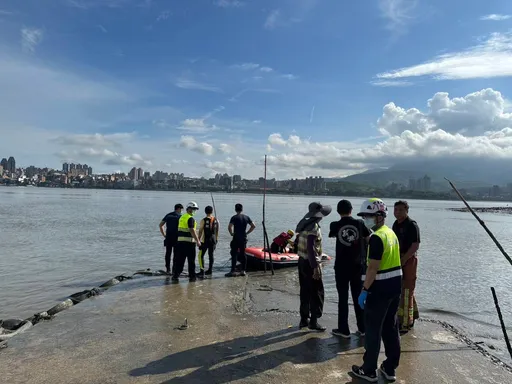 新北2男一早衝八里沙洲挖蛤蜊 河中翻船!1救起1失蹤