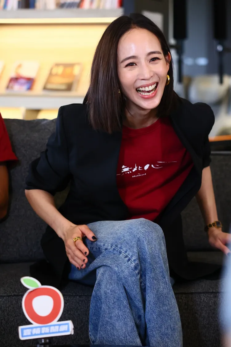 聽到帶財監製張鈞甯笑了。