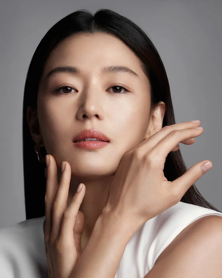 全智賢擁有約4.7億身家，又嫁給富二代，海洋拉娜與她的「貴婦」身分相當匹配。品牌提供
