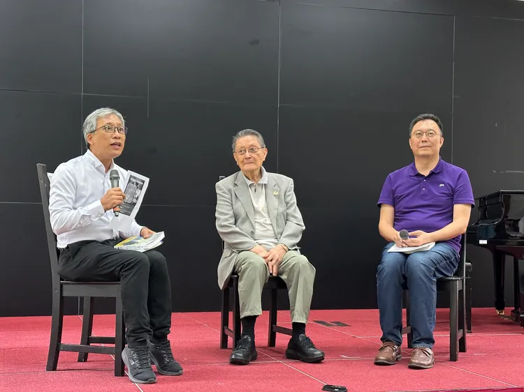 《普丁戰爭：從車臣到烏克蘭》一書今（6）日舉辦新書座談會，左起台師大國際社會學院教授江柏煒、李本京、包正豪。王良博攝