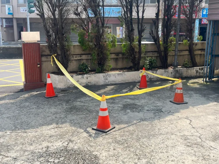 警方拉起封鎖線，並撤離民眾。警方提供