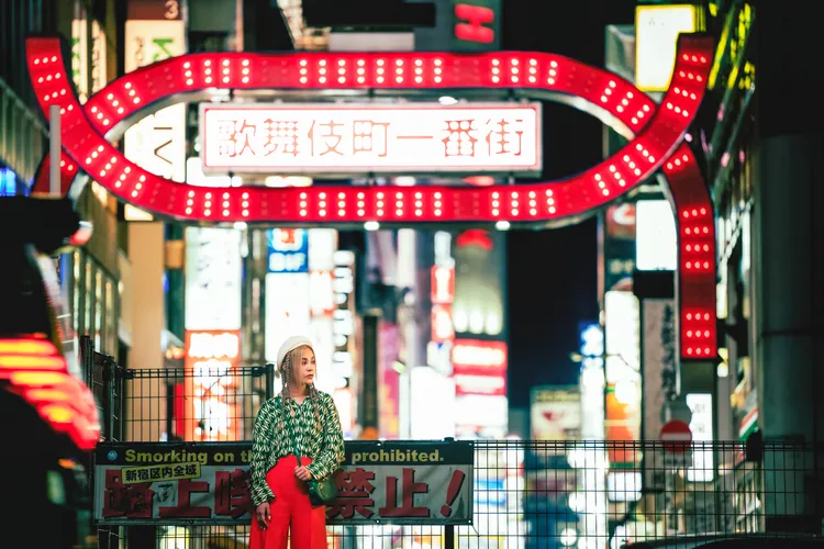 李佳歡MV在東京歌舞伎町取景。華納音樂提供