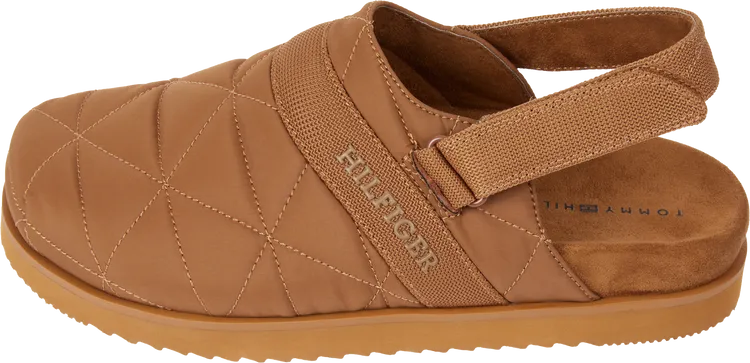 舒適穆勒涼鞋，4380元。品牌提供