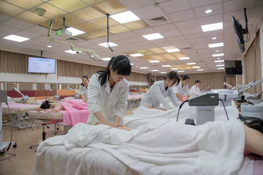 這家大學開「證照達人」必修課 美容丙級97%過關!個個都是頭皮調理師