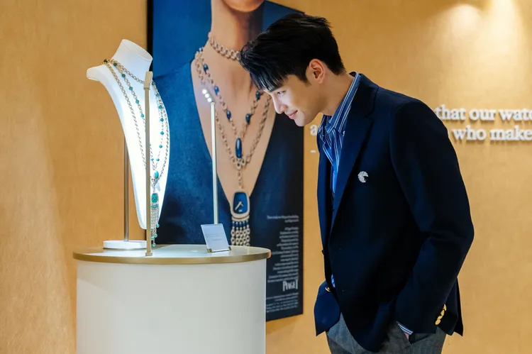 Apo成為伯爵品牌好友。品牌提供