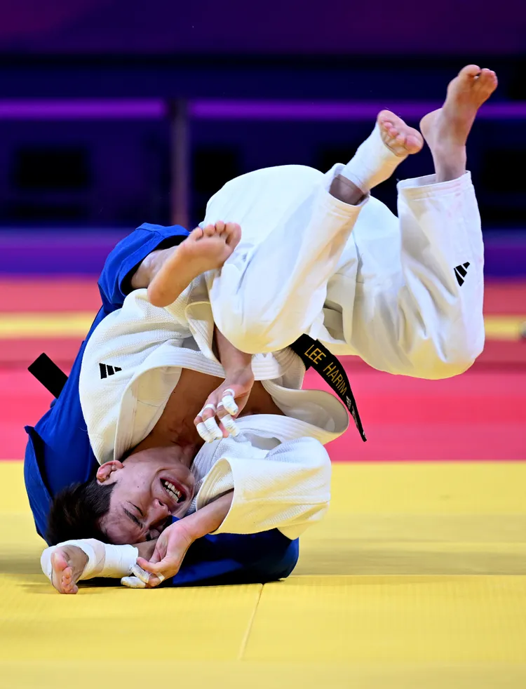 楊勇緯與南韓李夏林。新華社