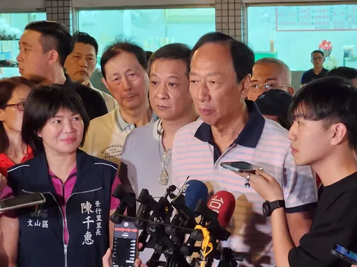 不甩民調!郭台銘嗨逛景美夜市 被問這題口風緊不多說