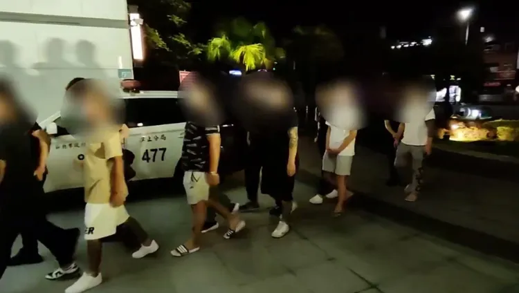 張男一夥人遭警方全數逮捕。翻攝畫面